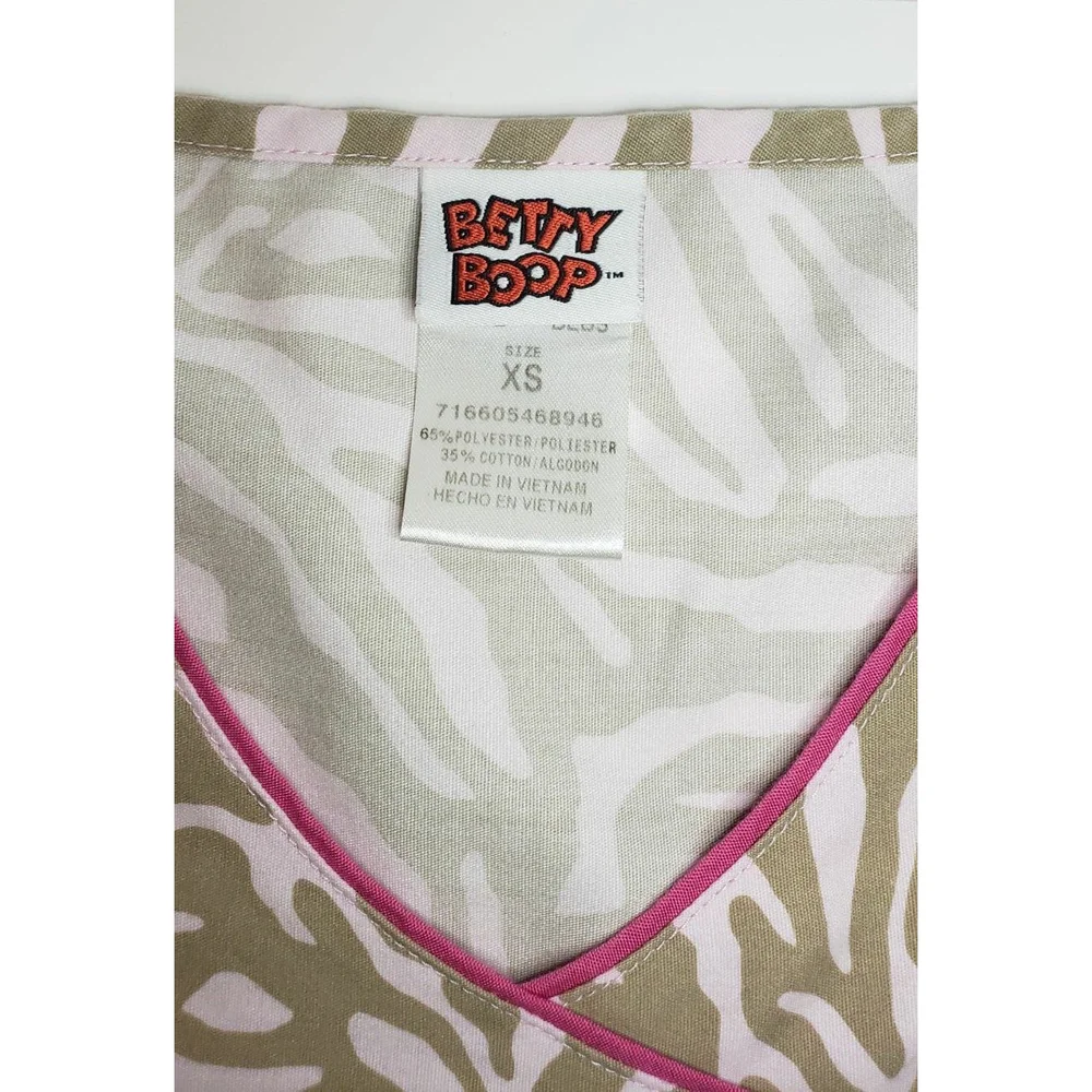 Betty Boop Scrub Top - Picture 6 of 12